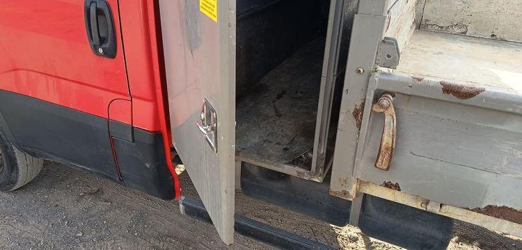 IVECO DAILY 35C – CAMION BENNE SIMPLE CAB COFFRE  DY-566-WL