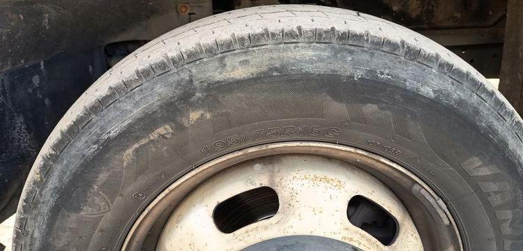 IVECO DAILY 35C – CAMION BENNE SIMPLE CAB COFFRE  DY-566-WL