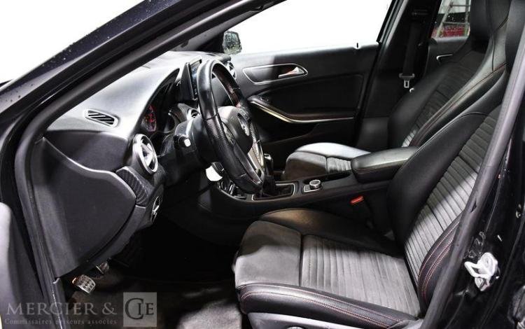 MERCEDES CLASSE A NOIR DZ-313-EM