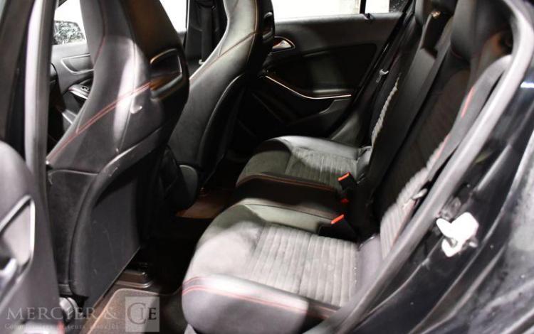 MERCEDES CLASSE A NOIR DZ-313-EM