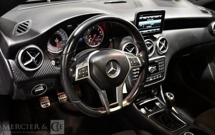 MERCEDES CLASSE A NOIR DZ-313-EM