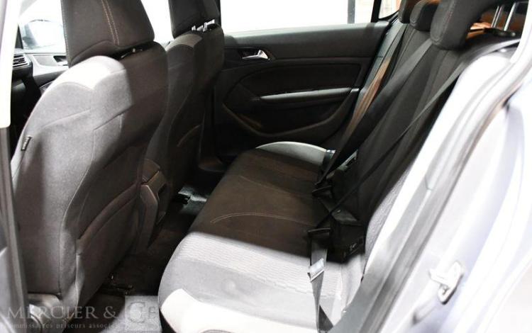 PEUGEOT 308 1,6 BLUEHDI 100 STYLE S&S GRIS EC-931-JY