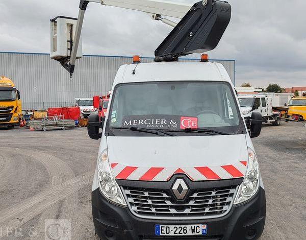 RENAULT MASTER  AVEC NACELLE 12 A  14 M  ED-226-WC