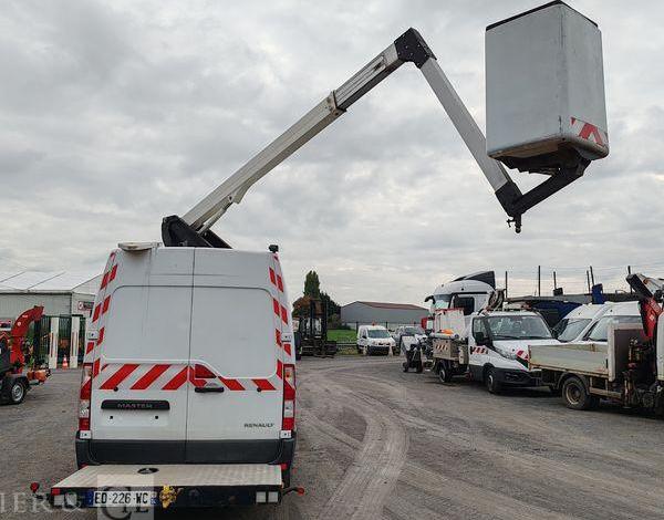 RENAULT MASTER  AVEC NACELLE 12 A  14 M  ED-226-WC