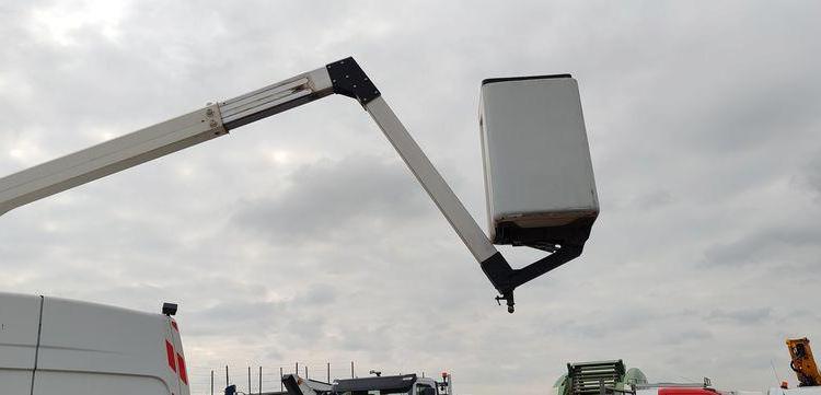 RENAULT MASTER  AVEC NACELLE 12 A  14 M  ED-226-WC
