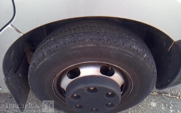 NISSAN NV400 GRIS EJ-761-NT