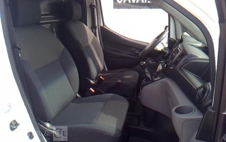 NISSAN NV200 BLANC EJ-972-MQ