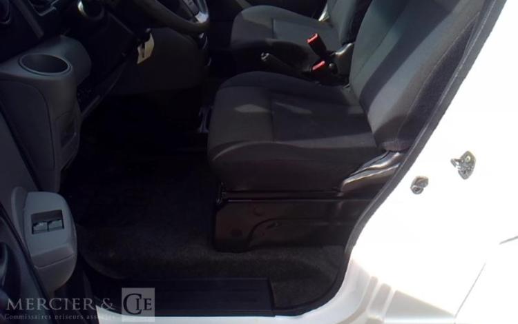 NISSAN NV200 BLANC EJ-972-MQ