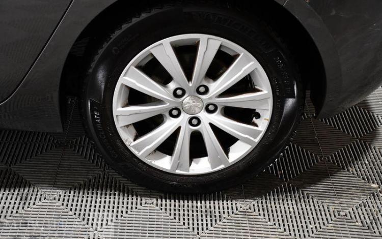 PEUGEOT 308 1,2 e-THP STYLE GRIS EK-702-NA