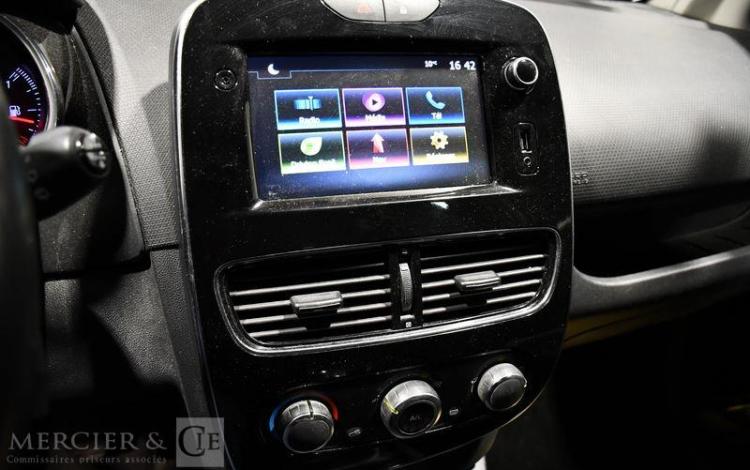 RENAULT CLIO BLANC ER-746-SZ