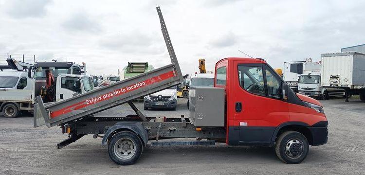 IVECO 35C12 BENNE SIMPLE CABINE COFFRE  EV-958-JS