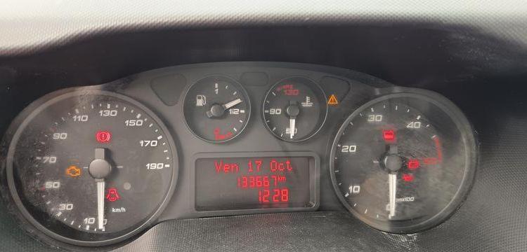 IVECO 35C12 BENNE SIMPLE CABINE COFFRE  EV-958-JS