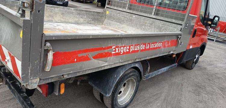 IVECO 35C12 BENNE SIMPLE CABINE COFFRE  EV-958-JS