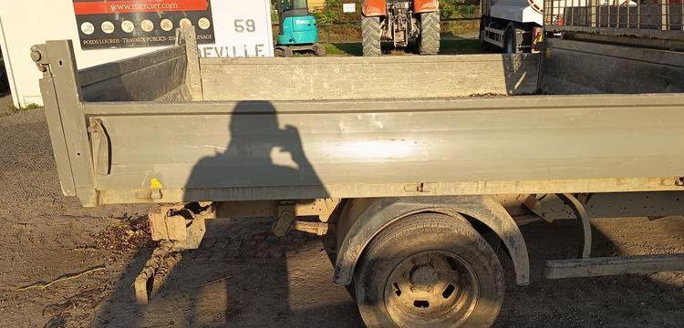 IVECO 35C12 – BENNE SIMPLE CABINE COFFRE  EX-796-LV