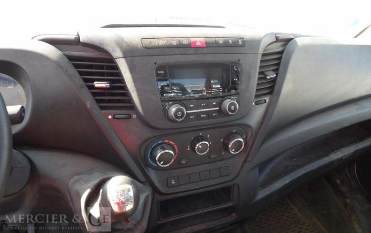 IVECO 35C12 BENNE SIMPLE CABINE COFFRE  FB-682-RG