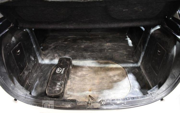 TOYOTA YARIS STE HYBRID BLANC FD-996-EG