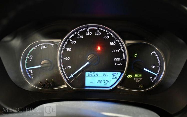 TOYOTA YARIS STE HYBRID BLANC FD-996-EG
