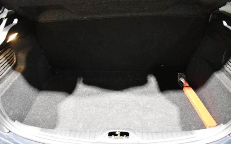 PEUGEOT 208 LIKE PURE TECH 68 GRIS FJ-131-GT