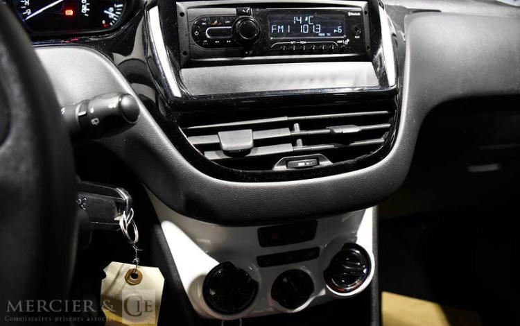 PEUGEOT 208 LIKE PURE TECH 68 GRIS FJ-131-GT
