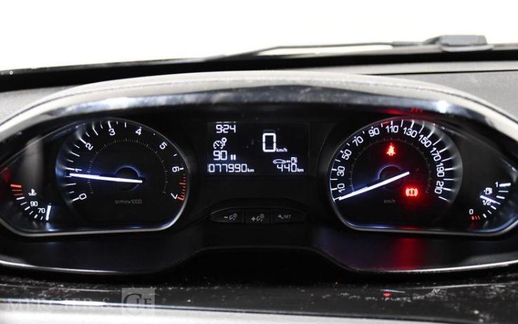 PEUGEOT 208 LIKE PURE TECH 68 GRIS FJ-131-GT