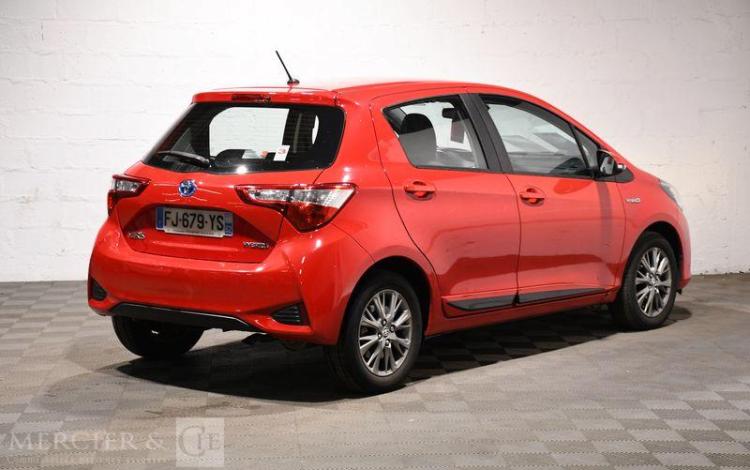 TOYOTA YARIS HYBRIDE 100H DYNAMIC 5P ROUGE FJ-679-YS