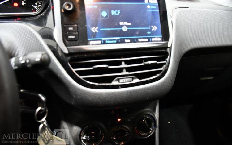 PEUGEOT 208 SIGNATURE PURE TECH 82 S&S GRIS FJ-856-AE