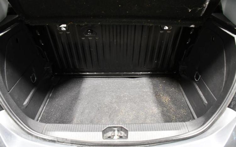 OPEL CORSA 1,4 90 DESIGN 120 ANS GRIS FK-504-FC