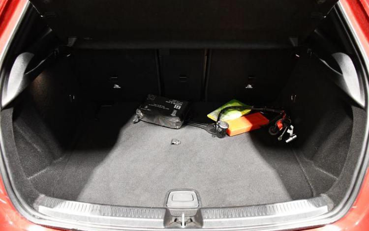MERCEDES CLASSE A 180 AMG LINE ROUGE FM-672-QR