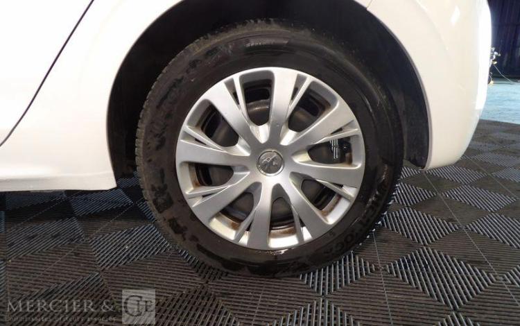 PEUGEOT 208 AFF 100CH  FN-138-HW