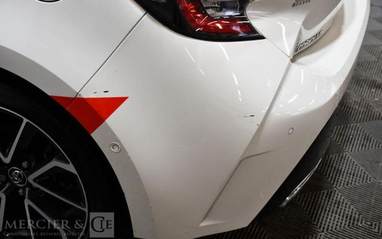 TOYOTA COROLLA BLANC FQ-537-VT