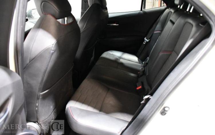 TOYOTA COROLLA BLANC FQ-537-VT