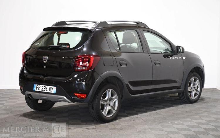 DACIA SANDERO STEPWAY 0.9 TCE 90 NOIR FR-394-AY