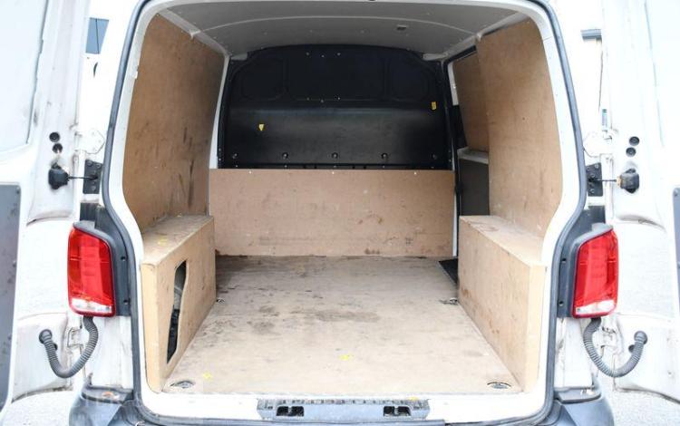 VOLKSWAGEN TRANSPORTER BLANC FR-647-QD