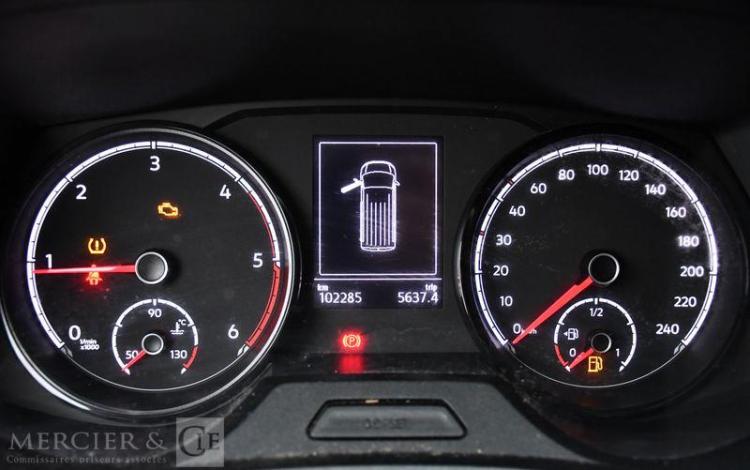 VOLKSWAGEN TRANSPORTER BLANC FR-647-QD