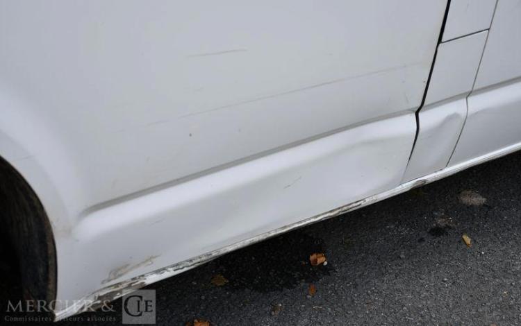 VOLKSWAGEN TRANSPORTER BLANC FR-739-QD