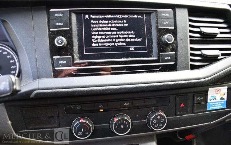 VOLKSWAGEN TRANSPORTER BLANC FR-739-QD