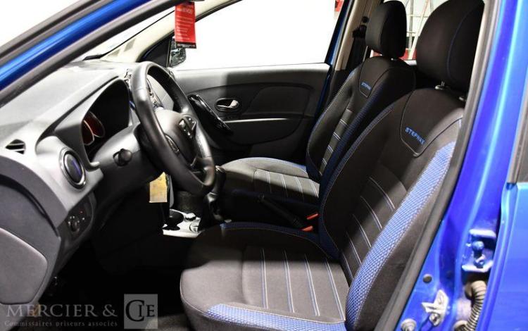 DACIA SANDERO BLUEDCI 95CH 15 ANS 5P BLEU FS-093-EE