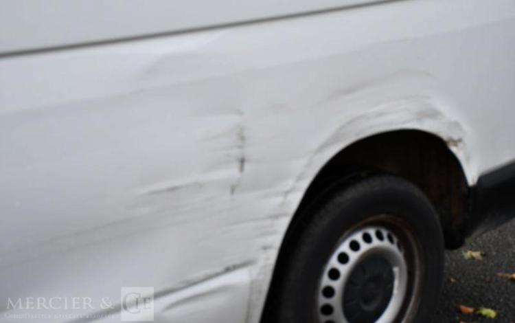 VOLKSWAGEN TRANSPORTER BLANC FT-548-BW
