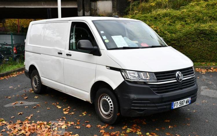 VOLKSWAGEN TRANSPORTER BLANC FT-597-WW