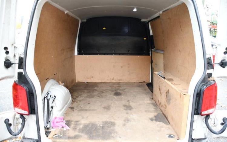 VOLKSWAGEN TRANSPORTER BLANC FT-597-WW