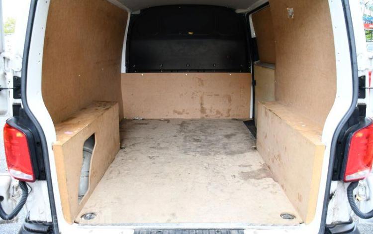 VOLKSWAGEN TRANSPORTER BLANC FT-602-WW