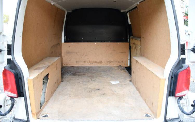 VOLKSWAGEN TRANSPORTER BLANC FT-671-BW