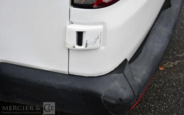 VOLKSWAGEN TRANSPORTER BLANC FT-671-BW