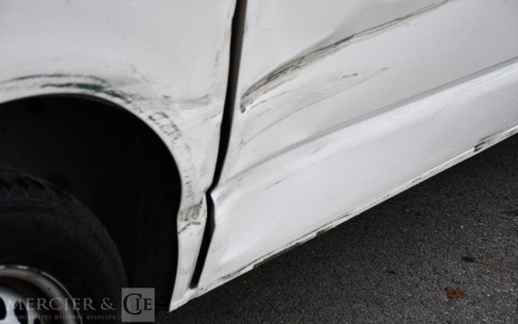 VOLKSWAGEN Transporter BLANC FV-425-DX