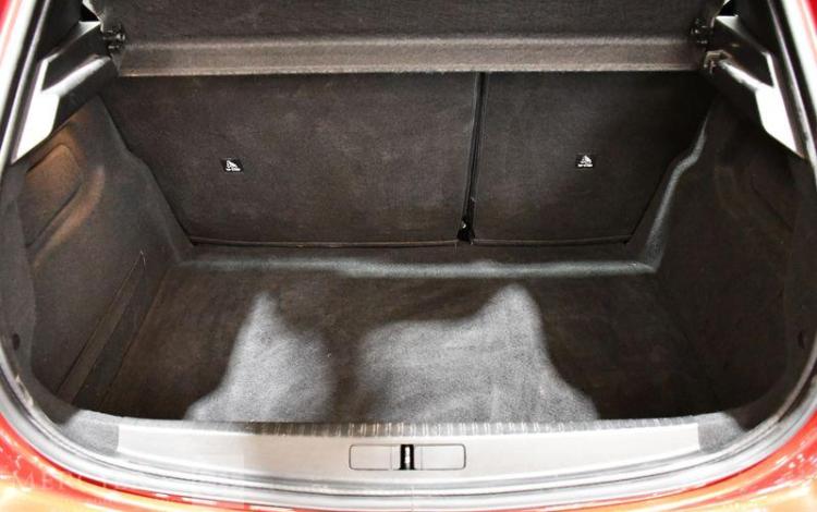 PEUGEOT 208 1,2 ALLURE ROUGE FV-870-WC