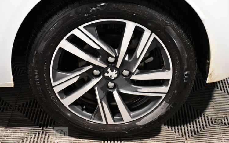 PEUGEOT 208 1,2 PURE TECH 100 S&S BLANC FW-377-SR
