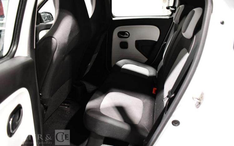 RENAULT TWINGO BLANC FW-526-HK