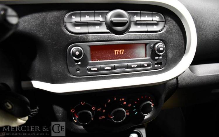 RENAULT TWINGO BLANC FW-526-HK