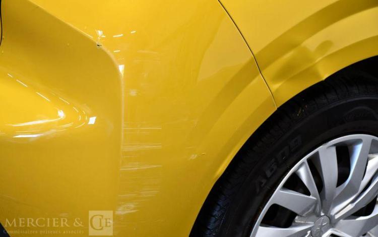 PEUGEOT 208 1.5 BLUEHDI 100 ACTIVE JAUNE FX-722-MC