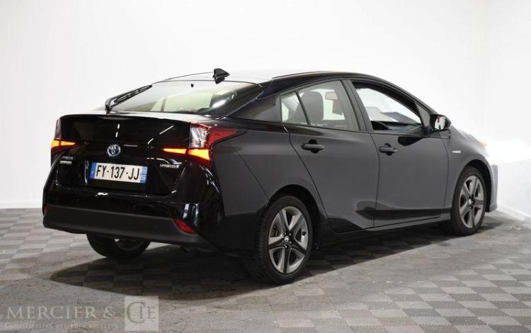 TOYOTA PRIUS NOIR FY-137-JJ